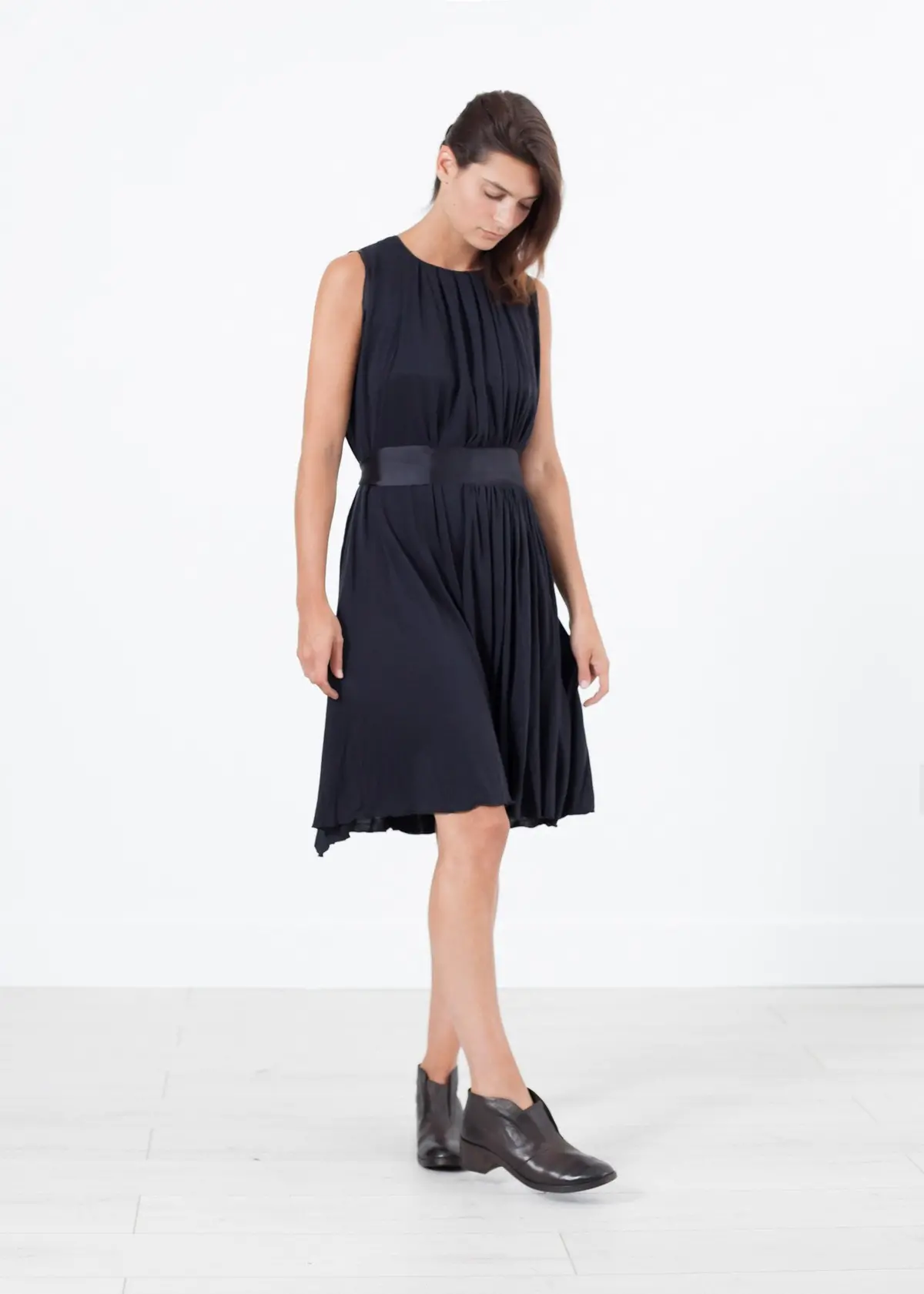 Sleeveless Pleated Dress In Navy 1