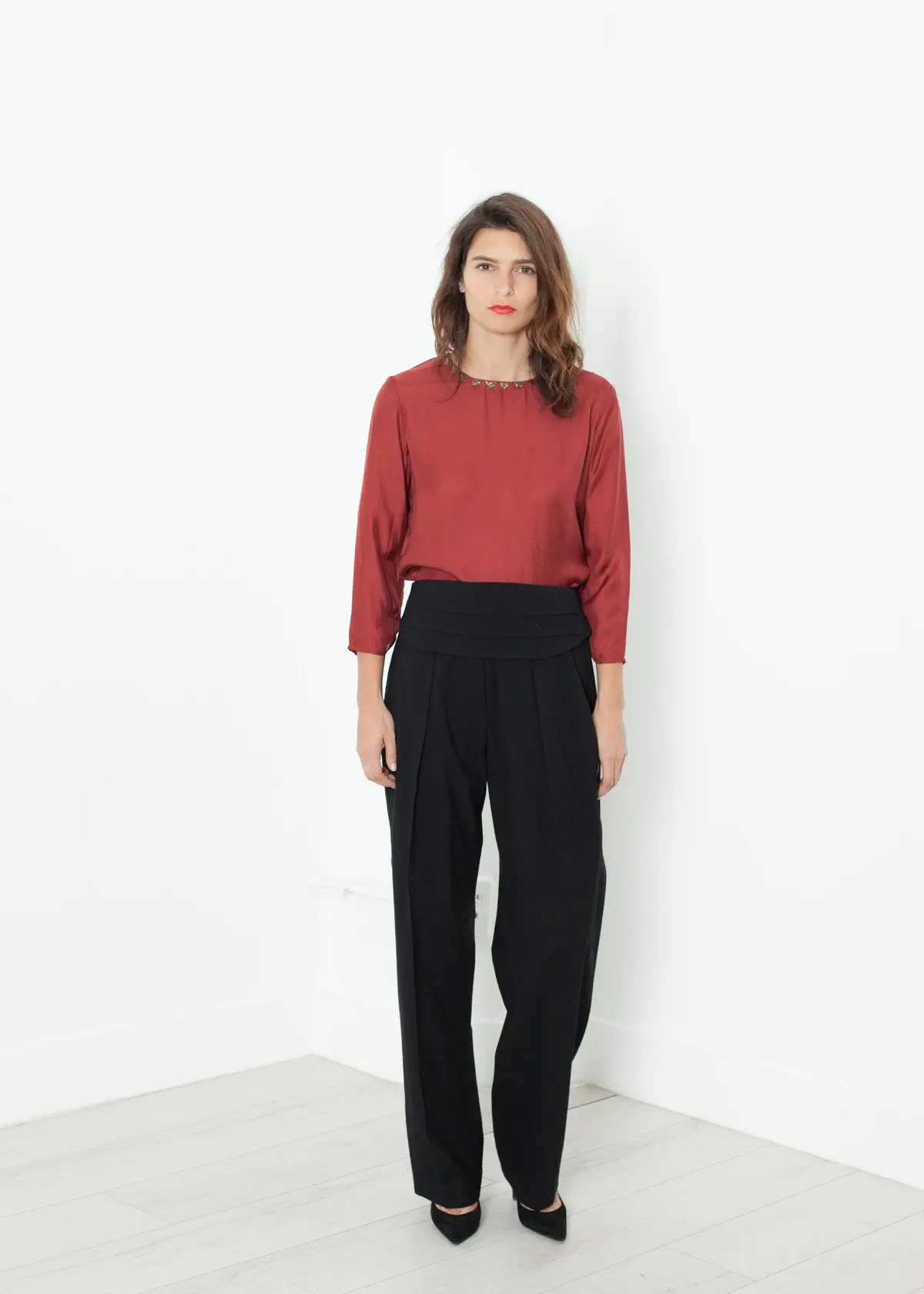 Pleated Waistband Trouser In Black 1