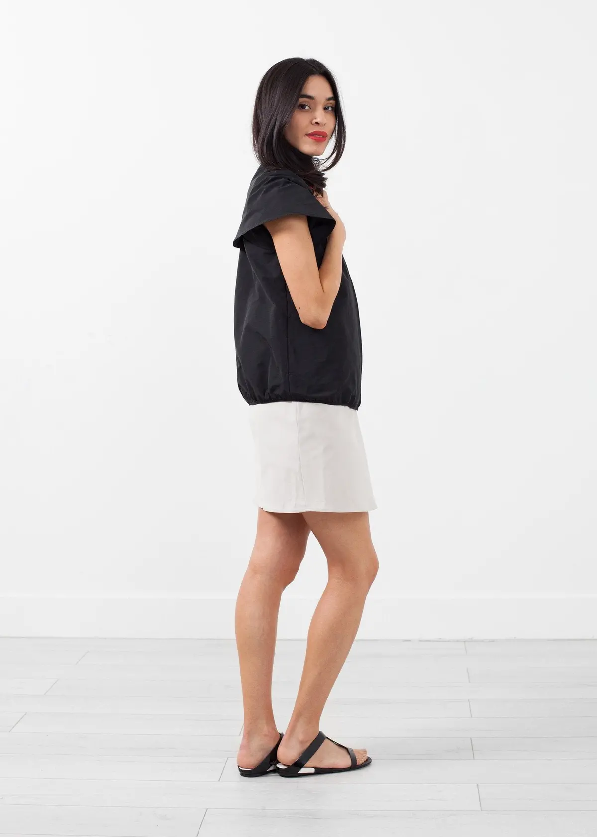 Sleeveless Cape Jacket 1