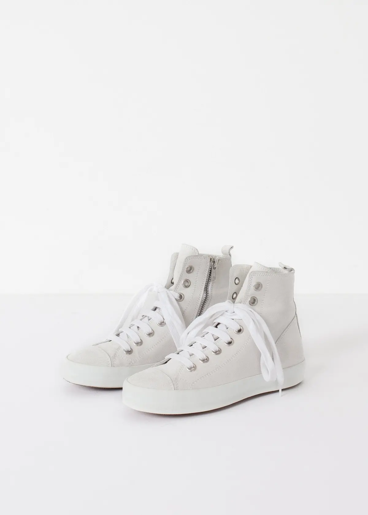 High Top Sneaker 1