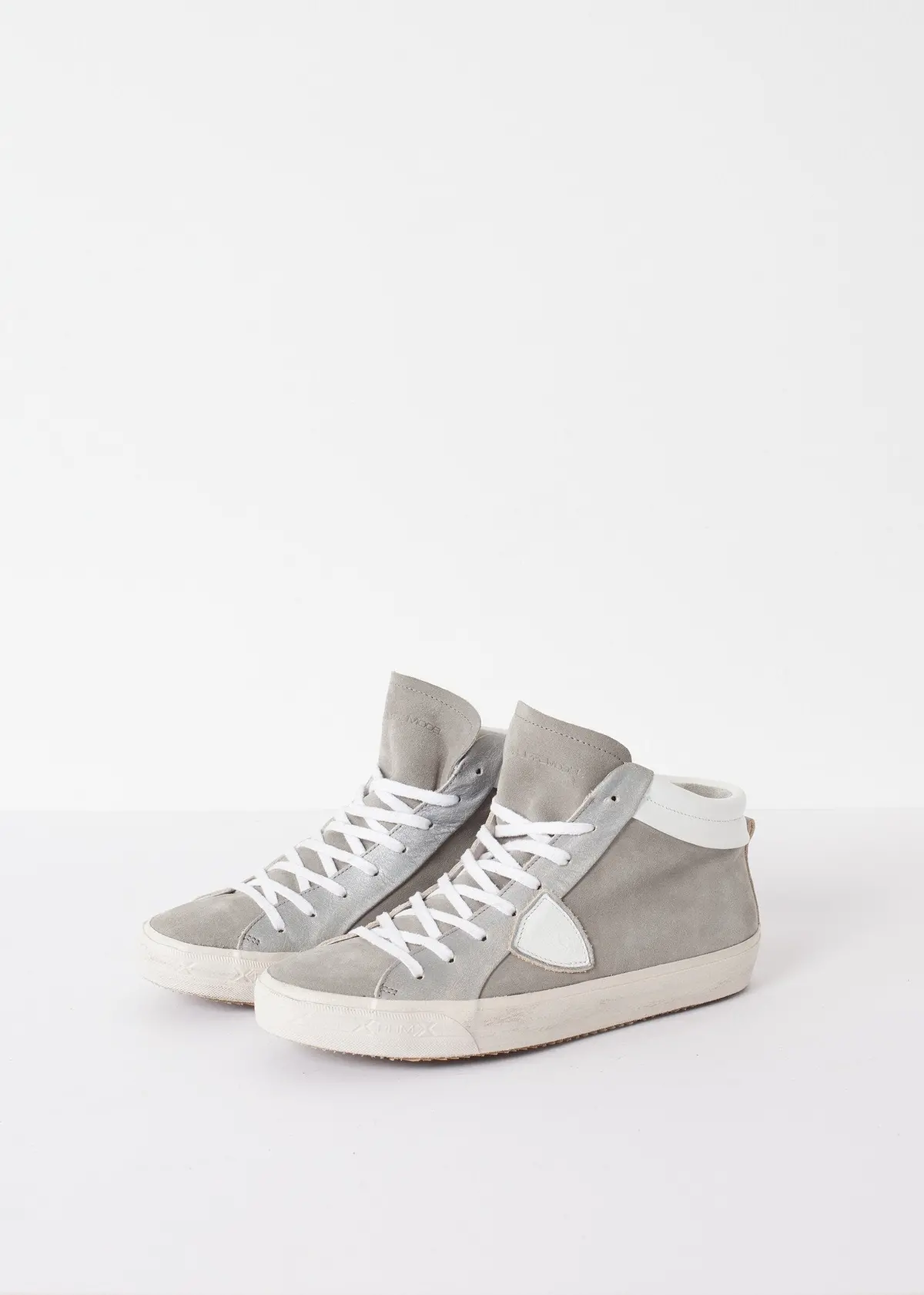 High Top Sneaker 1