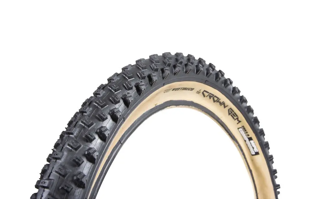 24X2.6 - Vee Tire Crown Gem - Cream Wall Tire 1