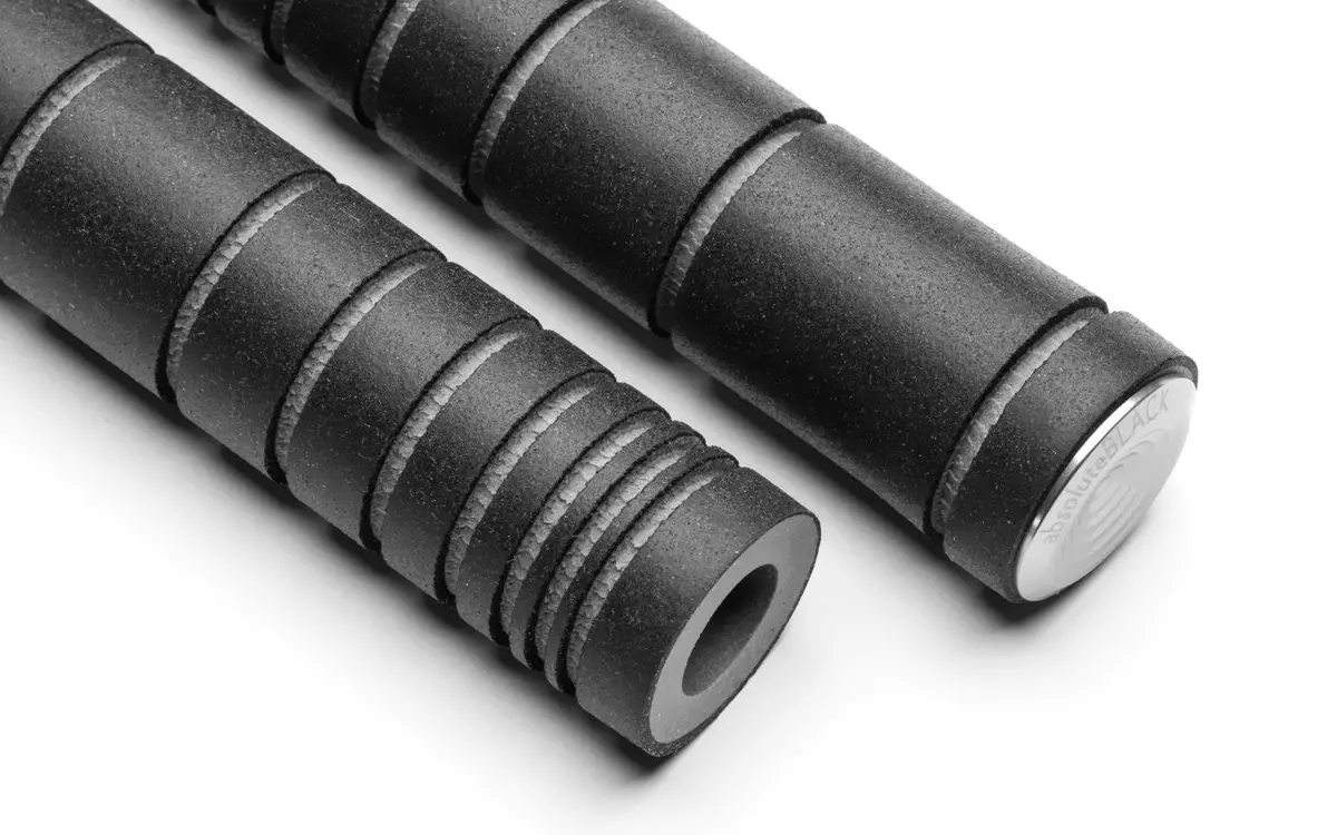 Absolute-Mtb-Silicone-Grip-(With-Bar-Plugs)-Black 1
