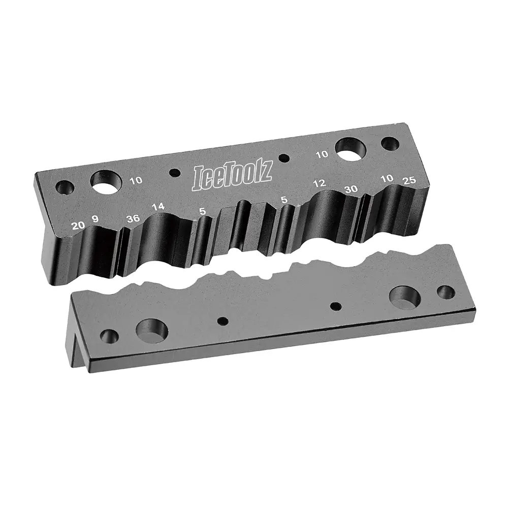 Icetoolz Axle Vise 1
