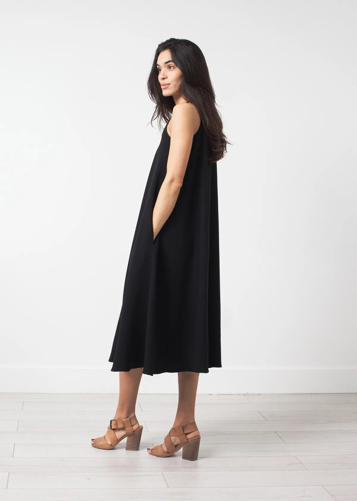 Sleeveless Flow Dress 1