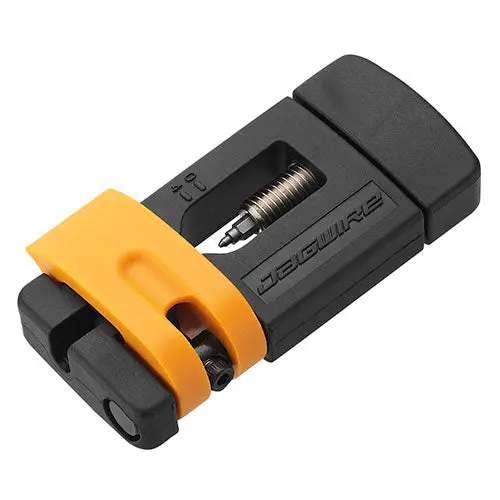 Jagwire Tool Needle Insertion 1