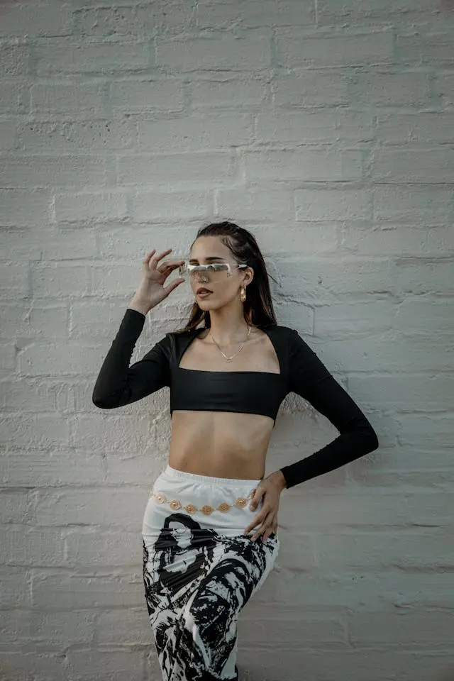 Chic Black & White Abstract Print Skirt 1