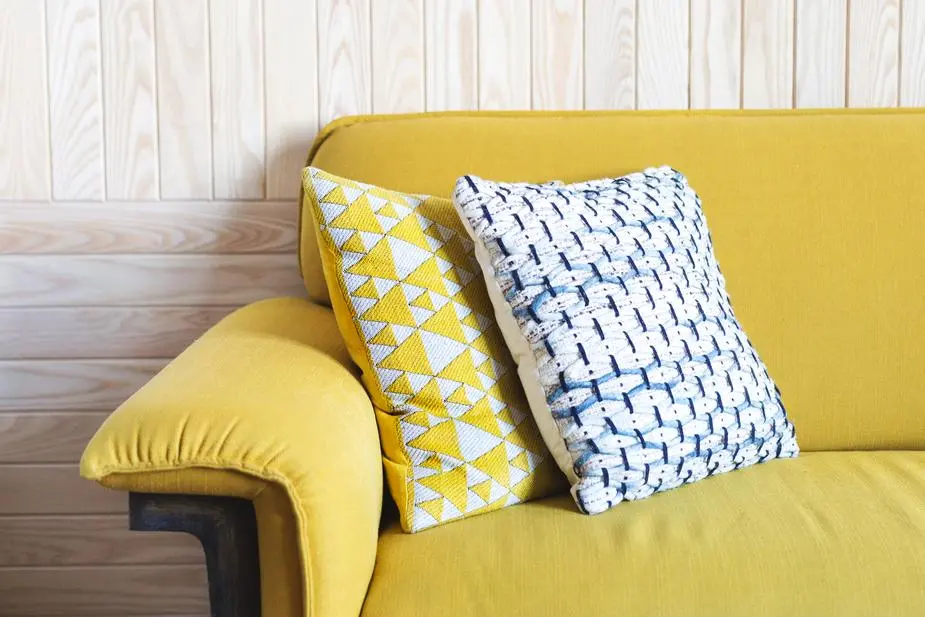 Knitted Throw Pillows 1